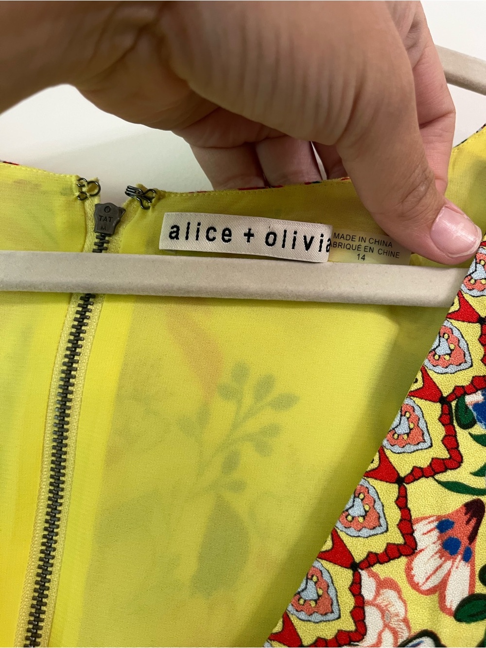 Alice + Olivia Hadley Yellow Floral V-Neck Mini Dress Flutter Short Sleeves 14 - Picture 2 of 6
